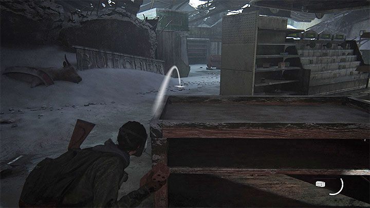 W TLoU2 powracają znane z pierwszej części obiekty do rzucania - butelki i pustaki - The Last of Us 2: Lista broni i gadżetów - The Last of Us 2 - poradnik do gry