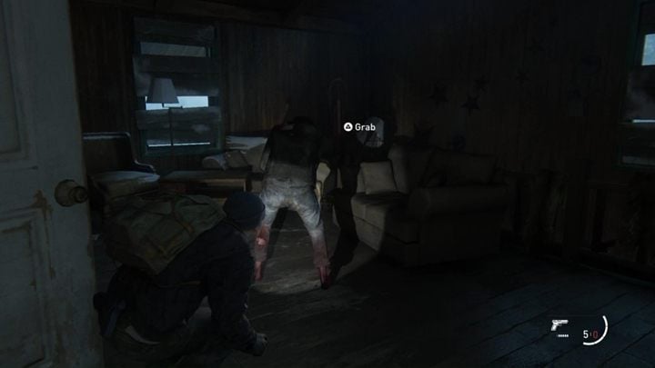 W środku odnajdziesz przemienionego, którego możesz zabić po cichu, używając trybu słuchania i ataku od tyłu - The Last of Us 2: Prolog, Pobudka - solucja, opis przejścia - The Last of Us 2 - poradnik do gry