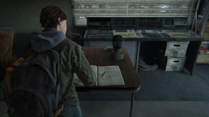 Po drobnych flirtach, idź dalej za Diną, aż dotrzecie do pokoju z zeszytem - The Last of Us 2: Punkt Widokowy, Patrol - solucja, opis przejścia - The Last of Us 2 - poradnik do gry