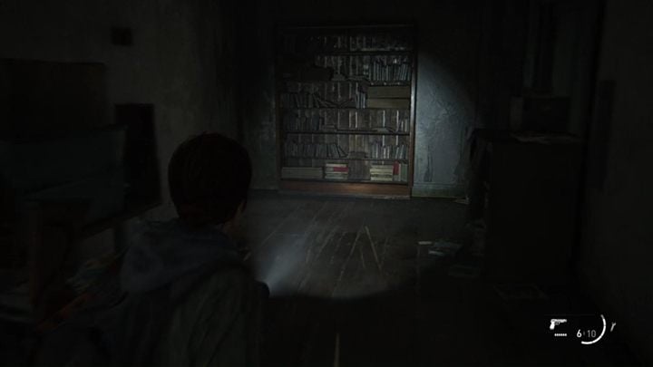 Musisz teraz dotrzeć do podejrzanego regału z książkami i przesunąć go, by odblokować ukryte przejście - The Last of Us 2: Punkt Widokowy, Patrol - solucja, opis przejścia - The Last of Us 2 - poradnik do gry