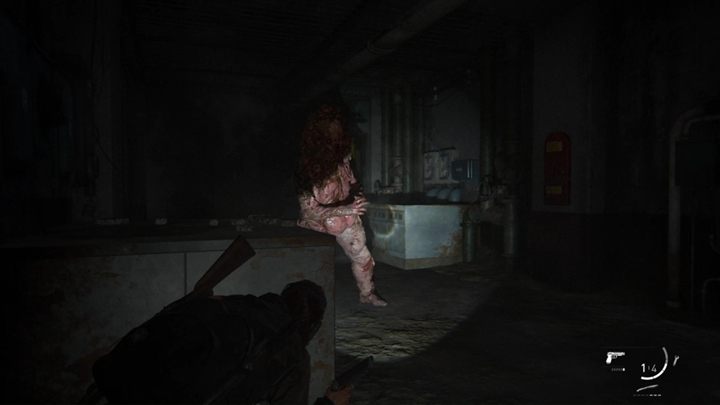 Czołgaj się przed siebie, a zobaczysz jak pod tobą jeden z mutantów wybucha i zabija wilka - The Last of Us 2: Tunele - solucja, opis przejścia - The Last of Us 2 - poradnik do gry