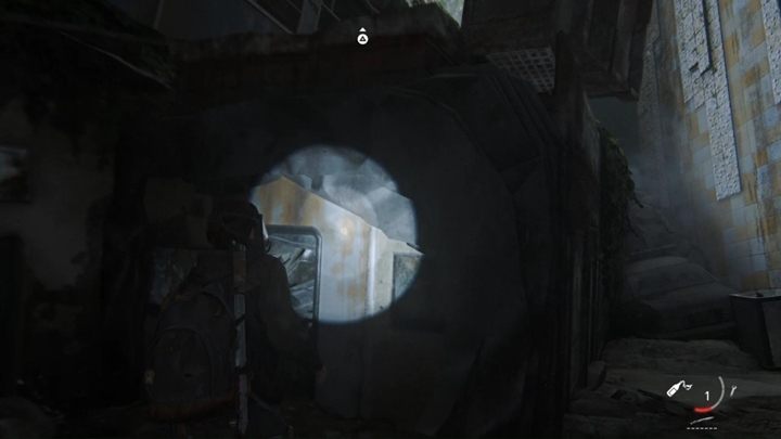 Pomóż Dinie wskoczyć na zniszczony wagon, a dziewczyna zrzuci skrzynię dla ciebie - wejdź po niej na górę - The Last of Us 2: Tunele - solucja, opis przejścia - The Last of Us 2 - poradnik do gry