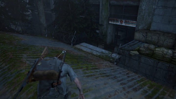 Idź przed siebie i przejdź przez obrotowe drzwi - The Last of Us 2: W poszukiwaniu Nory - solucja, opis przejścia - The Last of Us 2 - poradnik do gry