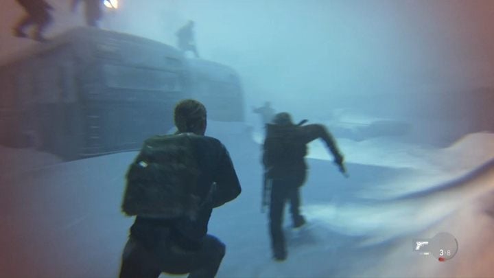 Wyskocz teraz z pomocą gondoli z hangaru i biegnij za Joelem i Tommym - The Last of Us 2: W kleszczach, Górski Dom - solucja, opis przejścia - The Last of Us 2 - poradnik do gry