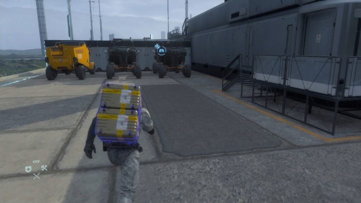 Gdy dotrzesz do bazy, najszybciej będzie przeskoczyć przez ściany, aby nie biegać na około z przesyłką - Death Stranding: Prolog i rozdział 1 - Bridget | Opis przejścia, solucja - Death Stranding - poradnik do gry