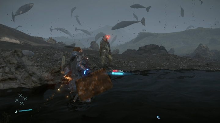 Gdy natkniesz się na przeciwnika po prostu rzuć w niego paczką, a następnie doskocz do niego i zaatakuj go pięściami - Higgs | Boss w Death Stranding - Death Stranding - poradnik do gry