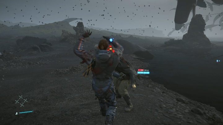 Aby zatrzymać i osłabić przeciwnika możesz wyskoczyć na niego z pięściami - Higgs | Boss w Death Stranding - Death Stranding - poradnik do gry
