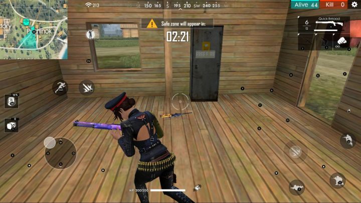 Przez pierwsze minuty starcia staraj się pozyskać jakąkolwiek broń, by móc się bronić. - Z jakiego ekwipunku korzystać w Garena Free Fire - Garena Free Fire - poradnik do gry