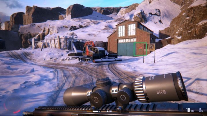 Na ścianie widocznego w oddali budynku jest kolejna znajdźka, Propaganda Wojenna (War Propaganda). - Port Kołczaka (Kolchak Harbor) | Sekrety w Sniper Ghost Warrior Contracts - Sniper Ghost Warrior Contracts - poradnik do gry