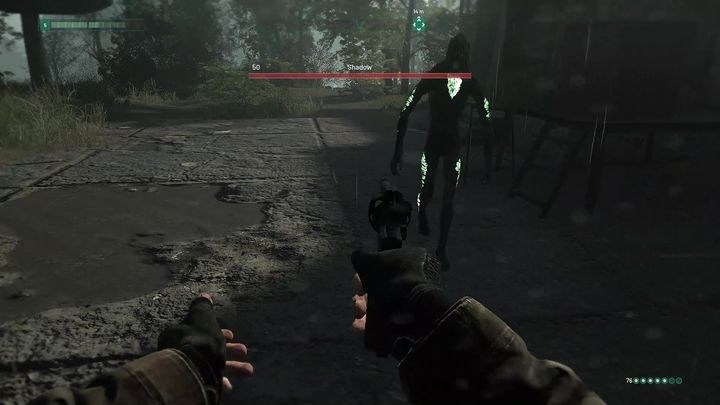 Po dotarciu na miejsce, skieruj się do niewielkiego budynku, z wybitymi witrażami, który znajduje się obok miejsca startu - Chernobylite: Recruit Sashko - solucja, opis przejścia - Chernobylite - poradnik do gry