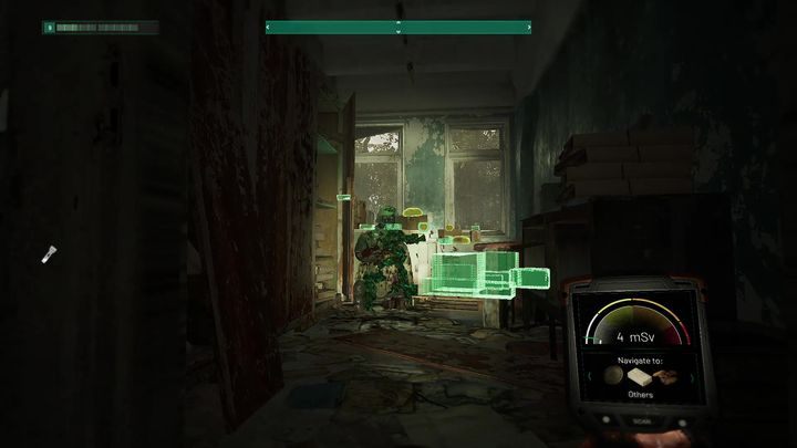 Zawartość zrzutu znajduje się w jednym z pokojów na piętrze budynku - Chernobylite: Case with goods dropped on Pripyat - solucja, opis przejścia - Chernobylite - poradnik do gry