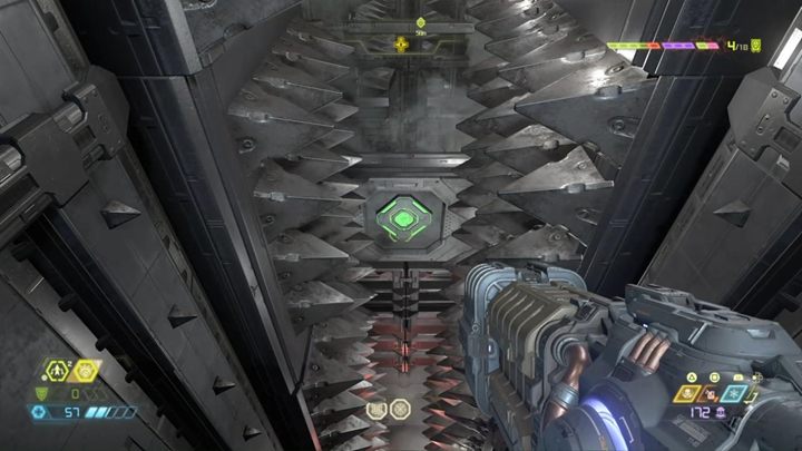 Strzel w przycisk, tuż po tym jak kolce będą się oddalać od siebie i wymierz skok tak, by opaść na dół, przejść przez odsłonięte przejście i złapać się ściany - Doom Eternal: Baza Kultystów (Cultist Base) solucja, opis przejścia - Doom Eternal - poradnik do gry