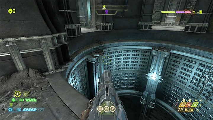 Dotrzesz do wielkiego szybu oświetlonego na niebiesko - Doom Eternal: Taras Nabad - jak dotrzeć do pytajnika w szybie? - Doom Eternal - poradnik do gry