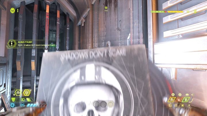 Aby dostać się do albumu musisz wejść do ścianach wokół szybu, a potem wskoczyć do środka - Doom Eternal: Baza Łowców Zagłady | Mapa sekretów, znajdźki - Doom Eternal - poradnik do gry