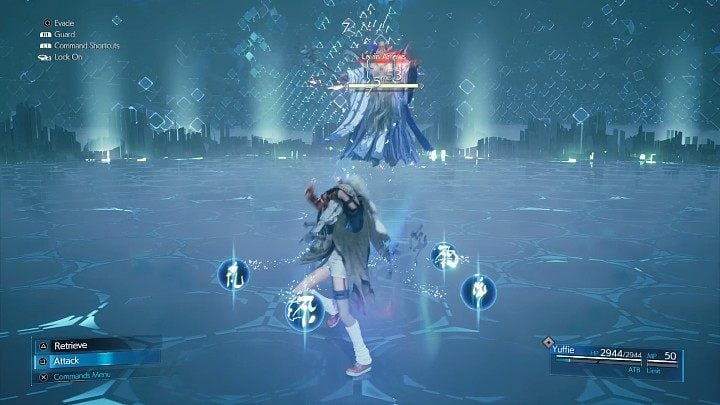 Pojedynek warto rozpocząć od rzucenia w przeciwnika kilkoma shurikenami, ponieważ przez pewien czas będzie stał w miejscu i rzucał zaklęcie Levin Arrows, które możecie łatwo uniknąć, wykonując krok w bok - Final Fantasy VII Remake Intermission: Combat Simulator - solucja - Final Fantasy VII Remake - poradnik do gry