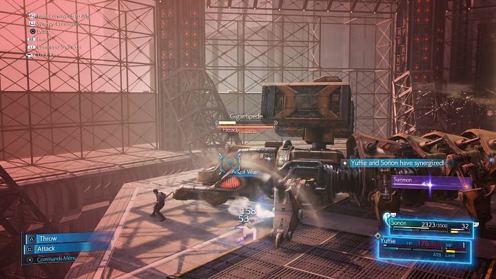 Po tym, jak Gigantipede wróci na arenę, od razu zacznijcie używać Thunder/Thundara na jego ogonie, aby doprowadzić do stanu Pressured i skupcie się na atakowaniu jego głowy, a szybko doprowadzicie do drugiej fazy pojedynku - Final Fantasy VII Intermission: Gigantipede - boss, jak pokonać - Final Fantasy VII Remake - poradnik do gry