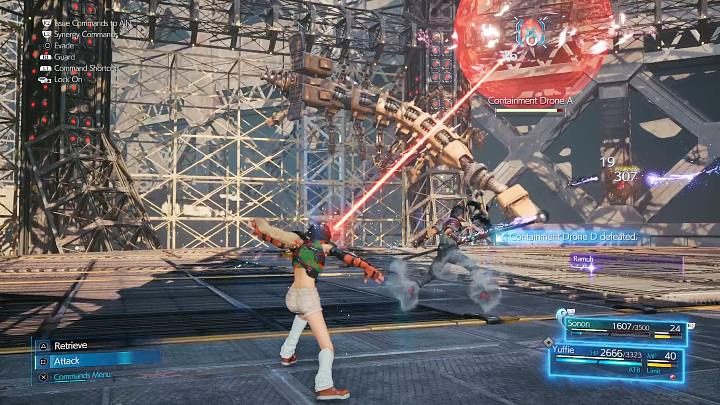 W sytuacji, gdy nad areną zaczną unosić się kolejne drony bojowe, postarajcie się zniszczyć ja jak najszybciej - skorzystajcie z pomocy Sonona lub przyzwijcie Summona Ramuha - Final Fantasy VII Intermission: Gigantipede - boss, jak pokonać - Final Fantasy VII Remake - poradnik do gry