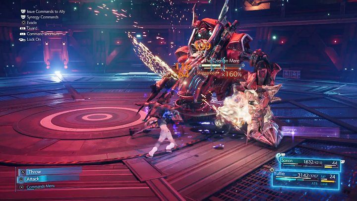 Pozbawienie bossa jednej broni osłabi jego możliwości bojowe, a zniszczenie dwóch sprawi, że pancerz będzie bezużyteczny, aż do następnej fazy tego starcia - Final Fantasy VII Intermission: Scarlet/The Crimson Mare - boss, jak pokonać? - Final Fantasy VII Remake - poradnik do gry