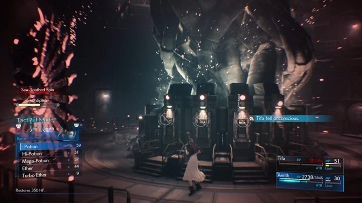Przebieg dalszej walki jest podobny, z tą różnicą, że wróg co jakiś czas wykonuje wirujący atak dookoła platformy, którego trudno uniknąć - Final Fantasy VII Remake: Deliverance from Chaos - solucja - Final Fantasy VII Remake - poradnik do gry