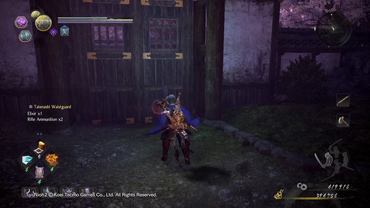 Trzymając się uprzednio lewej strony, zobaczysz wielkie drewniane drzwi, które otworzysz dzięki wcześniej zebranemu kluczowi - NiOh 2: Podziwianie kwiatów wiśni w Daigo, solucja - NiOh 2 - poradnik do gry