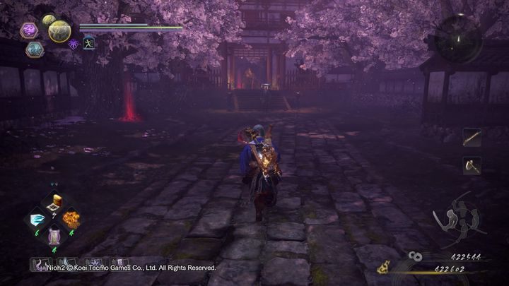 W sanktuarium znajduje się mała skrzynia, po czym możesz przejść na lewo, aby znaleźć Sudamę - NiOh 2: Podziwianie kwiatów wiśni w Daigo, solucja - NiOh 2 - poradnik do gry