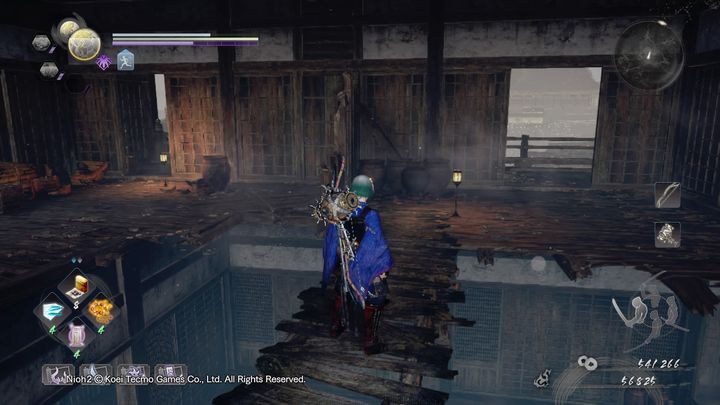 Przejdź po drewnianej kładce i udaj się najpierw do korytarza po prawej stronie, tam zobaczysz drabinę, która posłuży za skrót w momencie, gdybyś poniósł śmierć - Nieokiełznana woda | Solucja NiOh 2 - NiOh 2 - poradnik do gry