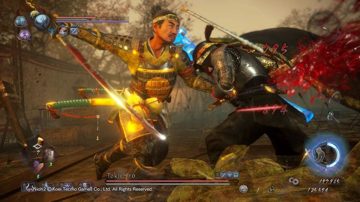 Tokichiro, krzyżując swoje miecze, wchodzi w postawę defensywną, która pozwala mu skontrować twój atak i zadać bardzo duże obrażenia - NiOh 2: Tokichiro - boss - NiOh 2 - poradnik do gry