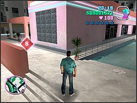 Musisz wejść na posiadłość z dużym basenem, co trudne nie jest - możesz się tam dostać od razu, na przykład po schodkach - Numer 8 Rampage - Grand Theft Auto: Vice City - poradnik do gry