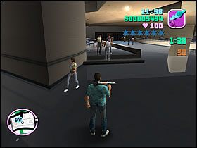 Na początku zejdź szybko na sam dół centrum handlowego i udaj się w stronę czegoś w rodzaju kawiarenki, z miejscami siedzącymi - Numer 15 Rampage - Grand Theft Auto: Vice City - poradnik do gry