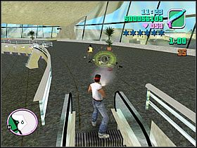 Najlepszym miejscem do ostrzału jest górna cześć, na którą możesz dostać się po ruchomych schodach - Numer 33 Rampage - Grand Theft Auto: Vice City - poradnik do gry