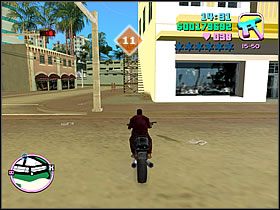 Te schody (podwójne) zauważysz jadąc już główną drogą przy plaży - Numer 7-12 Unique Stunt Jumps - Grand Theft Auto: Vice City - poradnik do gry