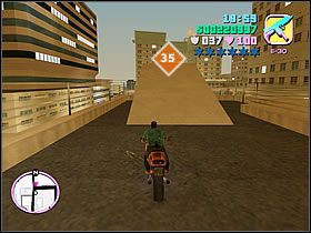 Kontynuując misje G-Spotlight, znajdziesz się w pewnym momencie na dachu lokalnego szpitala - Numer 31-36 Unique Stunt Jumps - Grand Theft Auto: Vice City - poradnik do gry