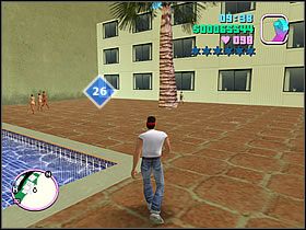 Musisz przejść za hotel i wejść po schodkach od strony plaży w okolicę z basenem - Numer 26-30 Hidden Packages - Grand Theft Auto: Vice City - poradnik do gry