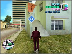 Jeden z domów (zielony) ma przed drzwiami umieszczoną paczuszkę - Numer 71-75 Hidden Packages - Grand Theft Auto: Vice City - poradnik do gry