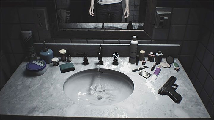 Możesz rozejrzeć się po mieszkaniu Jills Apartment (jest to opcjonalne) lub od razu udać się do łazienki - Resident Evil 3: Mieszkanie Jill i ucieczka solucja, opis przejścia - Resident Evil 3 - poradnik do gry