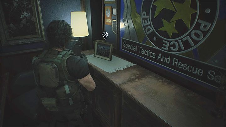 Wykorzystaj okazję i pozbieraj jak najwięcej przedmiotów z biura - Resident Evil 3: Komisariat policji solucja, opis przejścia - Resident Evil 3 - poradnik do gry