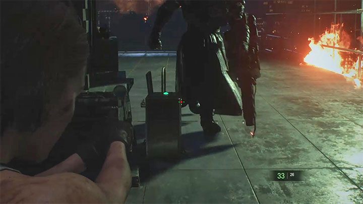 Drugi wariant to pomaganie sobie generatorami mogącymi porazić prądem i ogłuszyć Nemesisa - Resident Evil 3: Miejsce rozbiórki solucja, opis przejścia - Resident Evil 3 - poradnik do gry