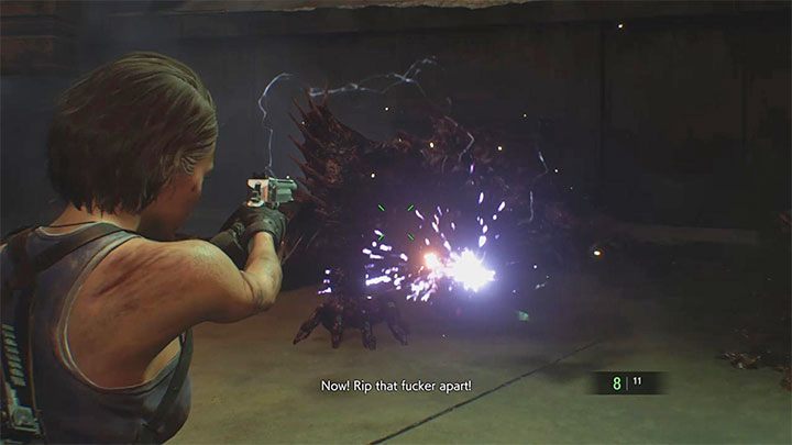 Jeśli udało ci się porazić prądem bossa, to Nemesis upadnie na ziemię i przez pewien czas będzie bezbronny - Resident Evil 3: Finał, Nemesis solucja, opis przejścia - Resident Evil 3 - poradnik do gry