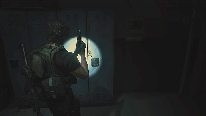 Szafka jest w pomieszczeniu Shower Room na piętrze 2F komisariatu - Resident Evil 3: Komisariat policji sekrety, znajdźki - Resident Evil 3 - poradnik do gry