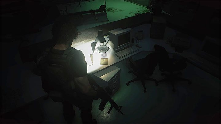 Notatka leży na biurku obok komputera w pomieszczeniu Nurses Station na piętrze 2F szpitala - Resident Evil 3: Szpital sekrety, znajdźki - Resident Evil 3 - poradnik do gry