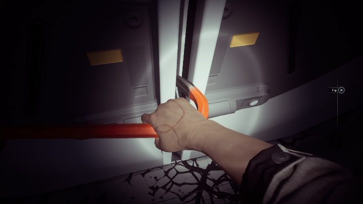 Z łomem udaj się do uszkodzonego przejścia i otwórz je siłą, aby przedostać się na drugą stronę - Moons of Madness: Pobudka w bazie, opis przejścia - Moons of Madness - poradnik do gry