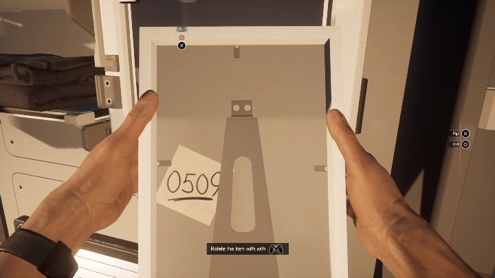 Po otworzeniu szafki wypadnie z niej zdjęcie - Moons of Madness: Pobudka w bazie, opis przejścia - Moons of Madness - poradnik do gry