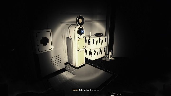 Tak samo jak u siebie w pokoju, możesz przejrzeć listy oraz komputer - Moons of Madness: Wyjście na Czerwoną Planetę, opis przejścia - Moons of Madness - poradnik do gry