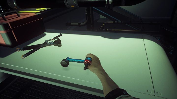 Gdy dostaniesz się już do pomieszczenia z rurami musisz podnieść klucz nasadowy, który leży na stole, zaraz obok pozostałych narzędzi - Moons of Madness: Szklarnia, opis przejścia - Moons of Madness - poradnik do gry