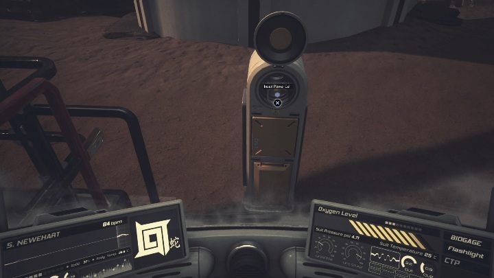 Zabraną baterię włóż w mechanizm przy windzie - Moons of Madness: Przerwany sygnał, opis przejścia - Moons of Madness - poradnik do gry