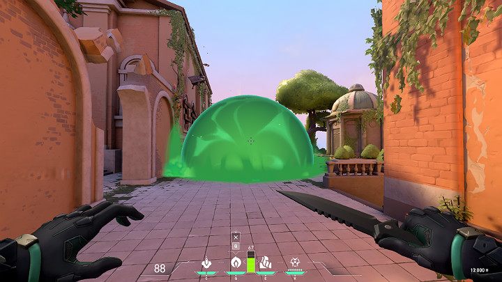 Warto pamiętać, że w trakcie korzystania z umiejętności Toksyczna Chmura Viper wykorzystuje toksyczne paliwo - Valorant: Viper (Kontroler), postać, umiejętności - Valorant - poradnik do gry