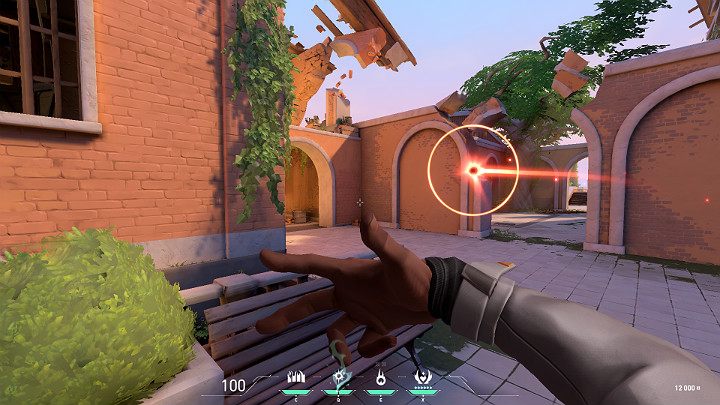 W trakcie korzystania z tej umiejętności należy być bardzo ostrożnym, ponieważ Podkręcona Piłka może oślepić Twoich sojuszników - Valorant: Phoenix (Szturmowiec), postać, umiejętności - Valorant - poradnik do gry