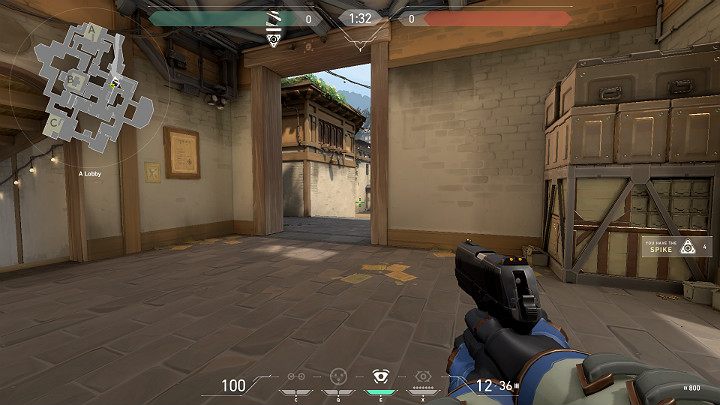 Przechodząc przez punkt A Lobby zwróć szczególną uwagę na przeciwników, którzy mogli zająć dogodną pozycję strzelecką w dalszej części A Long - w miejscu, w którym skierowana jest postać na powyższym obrazku - Valorant: Haven - mapa, callouts dla obrońców i atakujących - Valorant - poradnik do gry