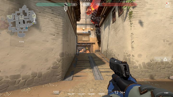 Atakując punkt A od strony A Long należy zwrócić szczególną uwagę na okno A Tower - jest to najlepsza pozycja strzelecka dla obrońców - Valorant: Haven - mapa, callouts dla obrońców i atakujących - Valorant - poradnik do gry