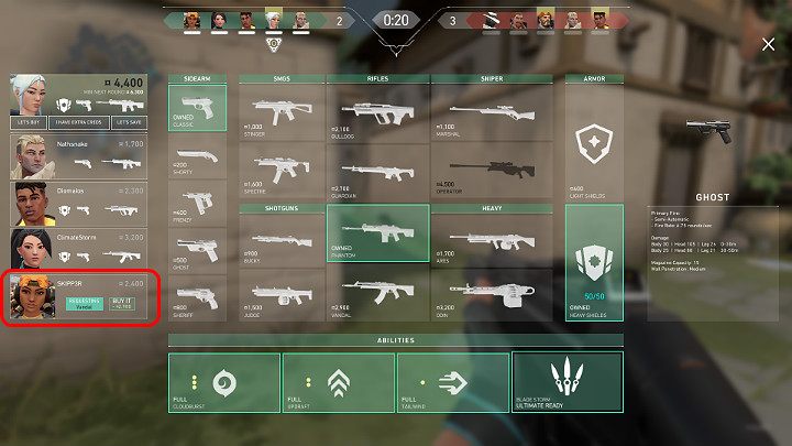 Jeśli któryś z Graczy prosi o zakup uzbrojenia jego postać wygłosi odpowiednią kwestię mówioną dzięki czemu łatwo można zorientować się, że ktoś potrzebuje broni - Valorant: Ekonomia, porady - kredyty, rundy, zakupy - Valorant - poradnik do gry